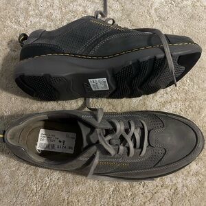 NWT. Men’s 8.5 gray tie up shoes. Clark’s. Never worn. $125.00 original cost